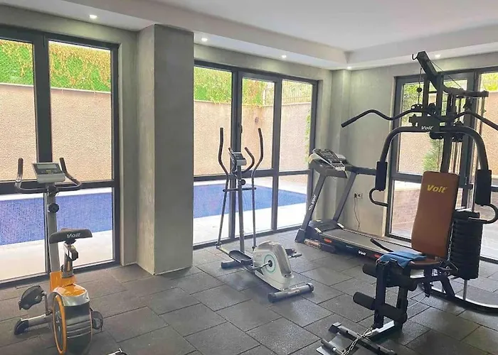 Retro 3 * אלאניה